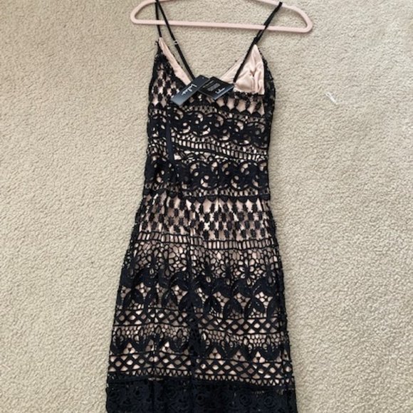 LULUS BLACK LACE BODYCON DRESS - Picture 4 of 4